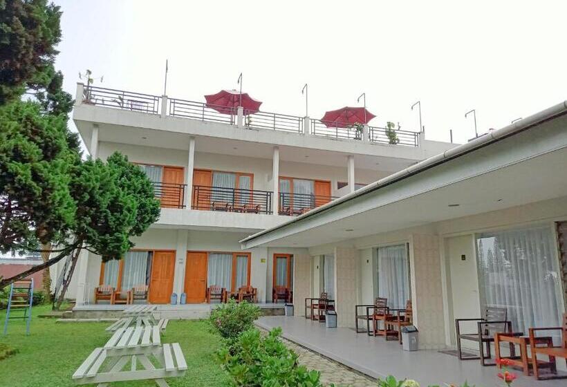 בית מלון כפרי Pondok Asri Tawangmangu