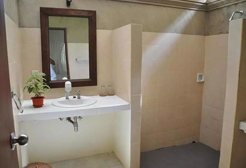 Mahagiri Resort & Restaurant