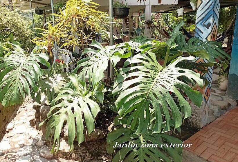 ペンション Hostal Ariantiy