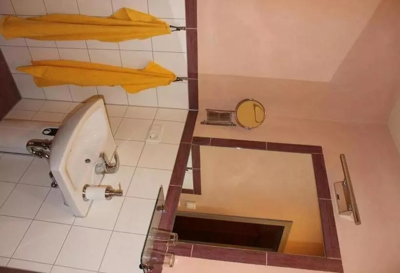 Majatalo L&l Skaters Home