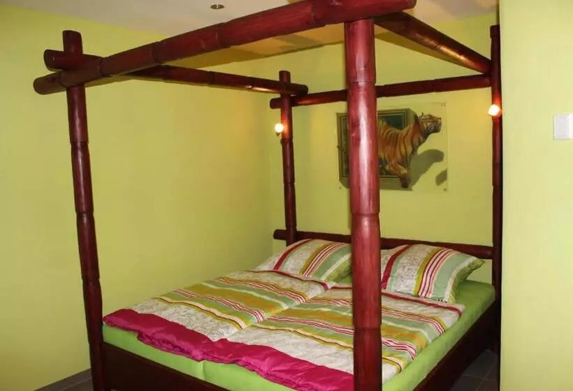 Majatalo L&l Skaters Home