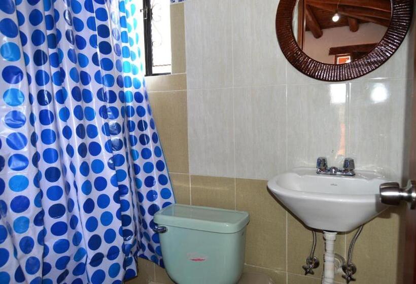 Pension Quilotoa Green Lake