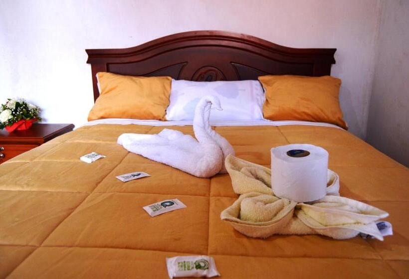 Pension Quilotoa Green Lake