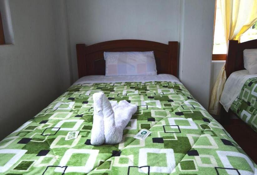 Pension Quilotoa Green Lake