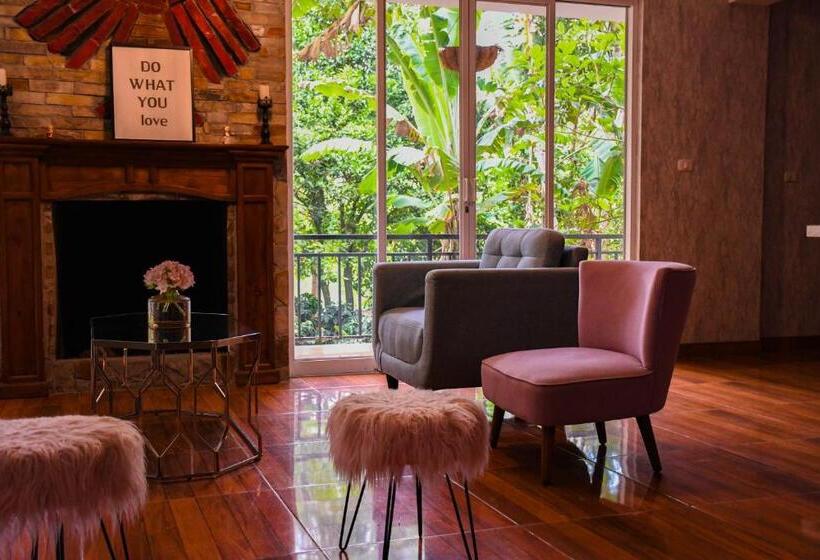 هاستل Zoila's Suite Escape