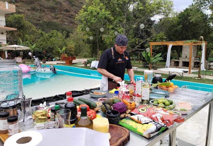 هاستل Zoila's Suite Escape