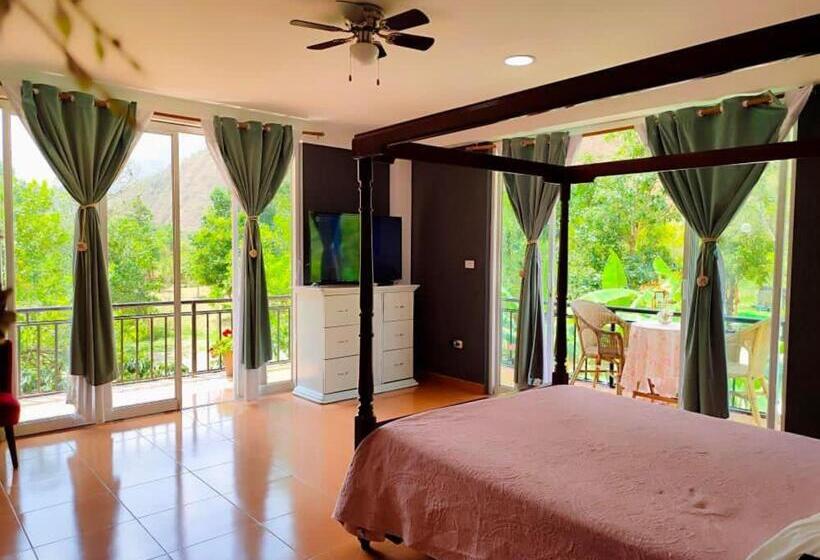 هاستل Zoila's Suite Escape