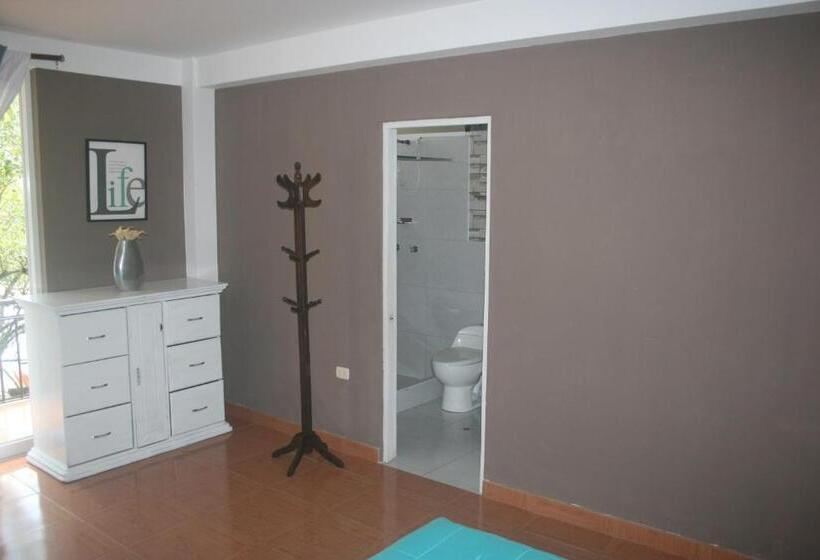 هاستل Zoila's Suite Escape