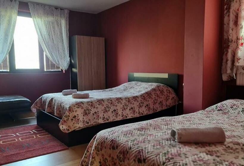 Отель Guest House Koleshevi