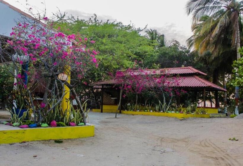 بنسيون Playa Samara Hostel