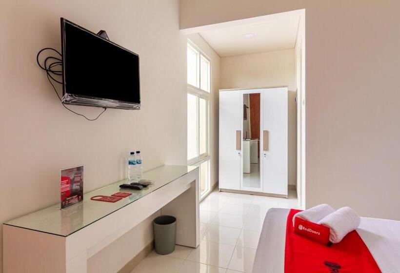 بنسيون Reddoorz Syariah @ Kebraon