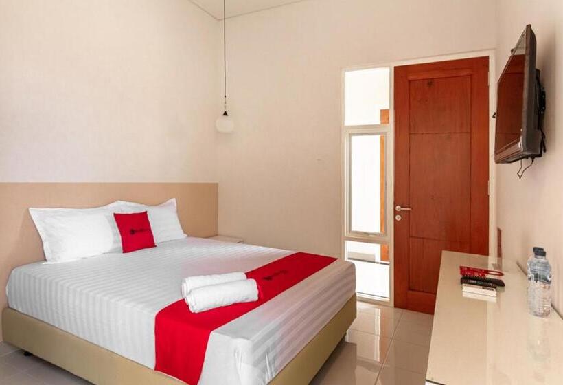 بنسيون Reddoorz Syariah @ Kebraon