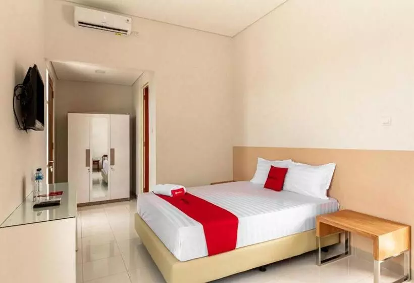 ペンション Reddoorz Syariah @ Kebraon