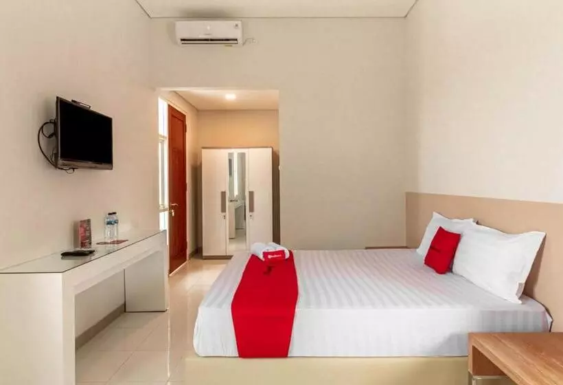 ペンション Reddoorz Syariah @ Kebraon