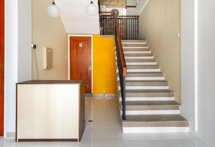 بنسيون Reddoorz Syariah @ Kebraon