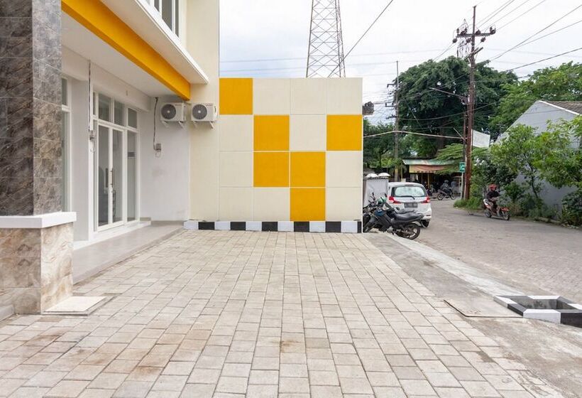 بنسيون Reddoorz Syariah @ Kebraon