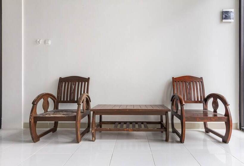 بنسيون Reddoorz Syariah @ Kebraon