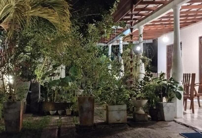 بنسيون Sinali Villa