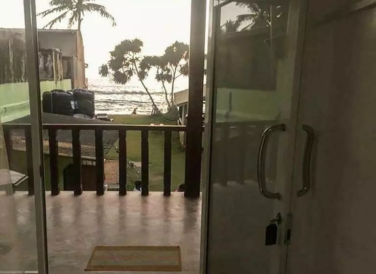 استراحتگاه New Amadeo Beach