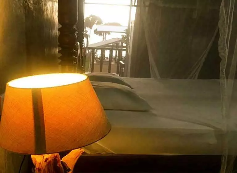 استراحتگاه New Amadeo Beach