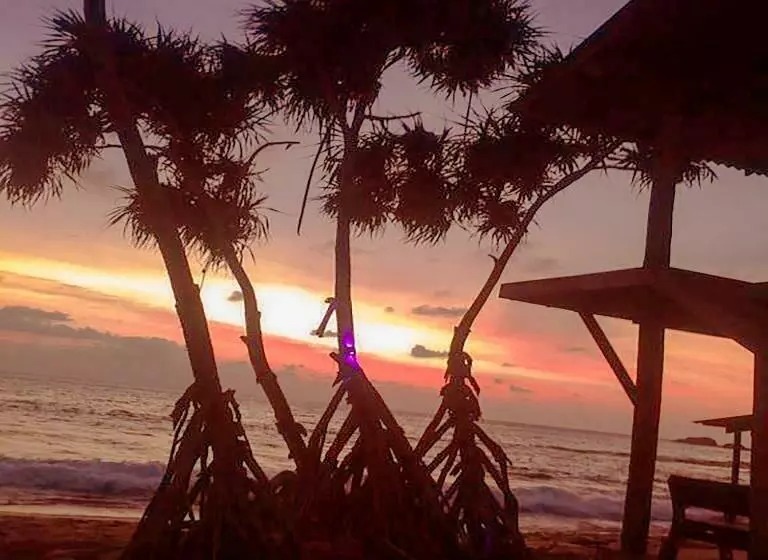 استراحتگاه New Amadeo Beach