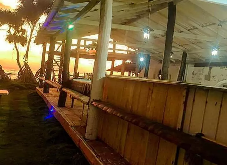 استراحتگاه New Amadeo Beach