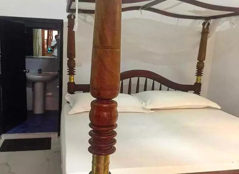 استراحتگاه New Amadeo Beach