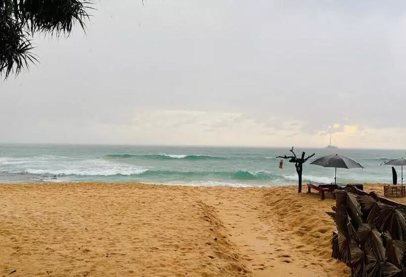 استراحتگاه New Amadeo Beach