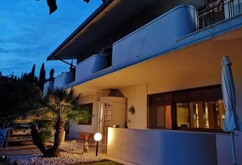 Aamiaismajoitus (B&B) Villa Bianca