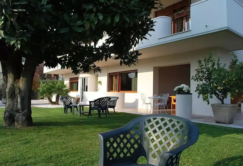 Aamiaismajoitus (B&B) Villa Bianca