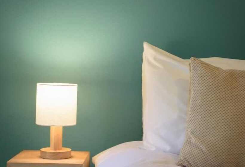 酒店 The Elbowroom Escape