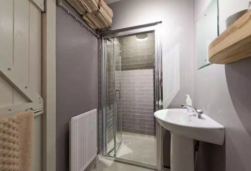 Hotelli The Elbowroom Escape