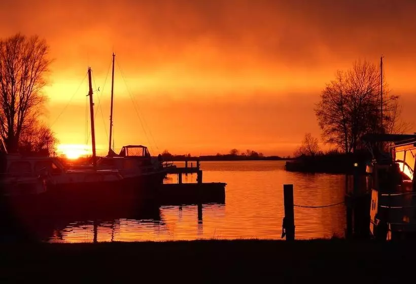 リゾートホテル Recreatiebedrijf De Koevoet