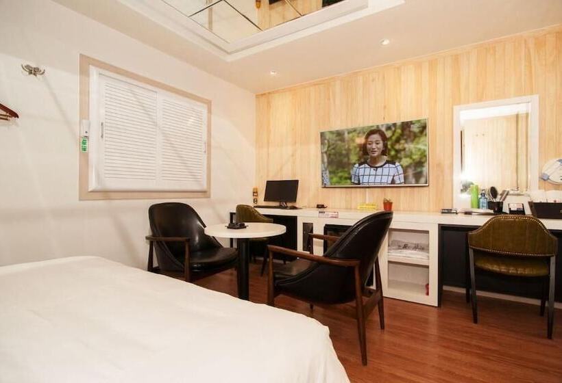 فندق Apple Drive In