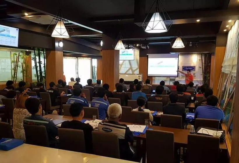 ホテル The Contrast I