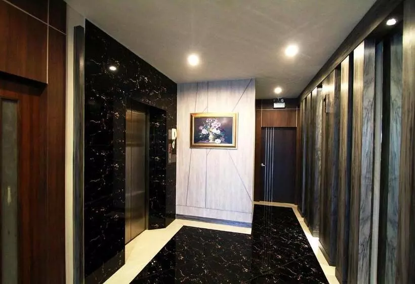 ホテル The Contrast I