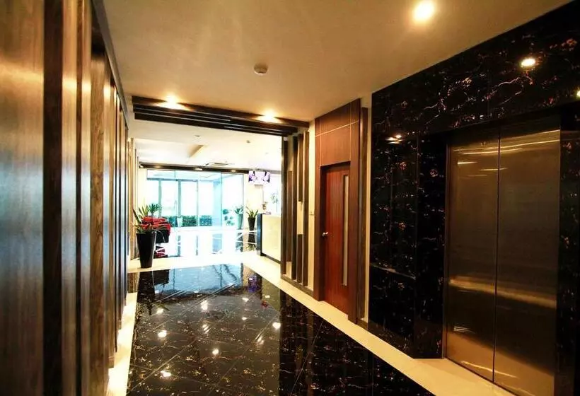 ホテル The Contrast I