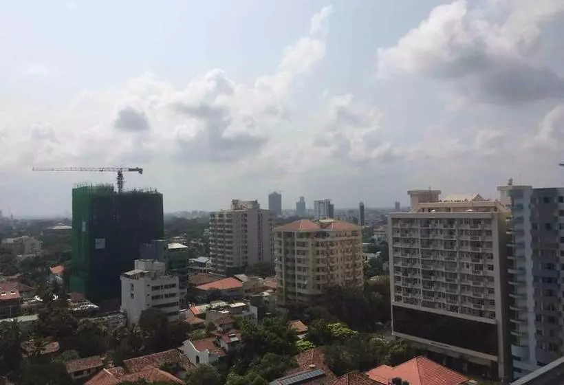 Hotelli The Saffron Airport