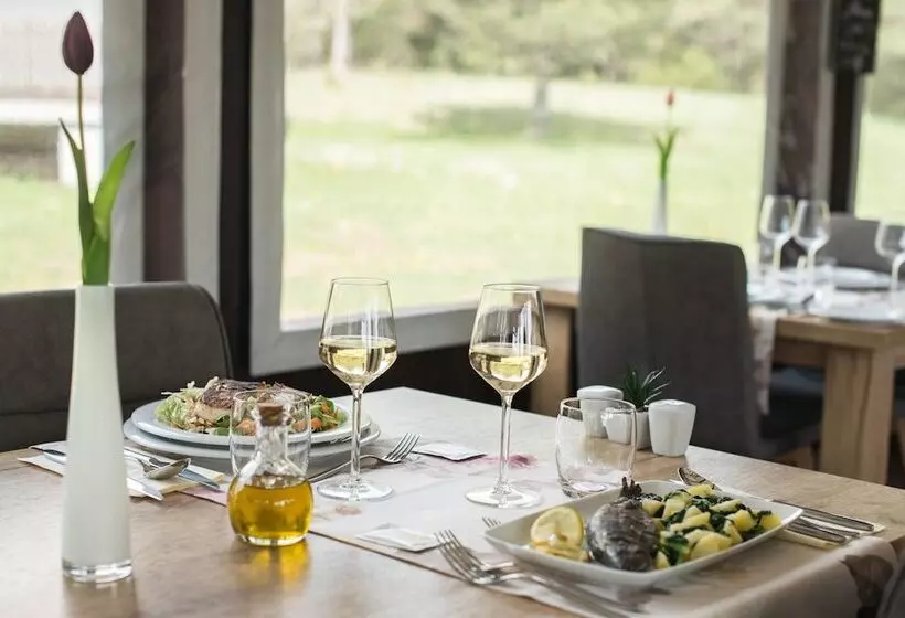 Majatalo Guest House Oreskovic