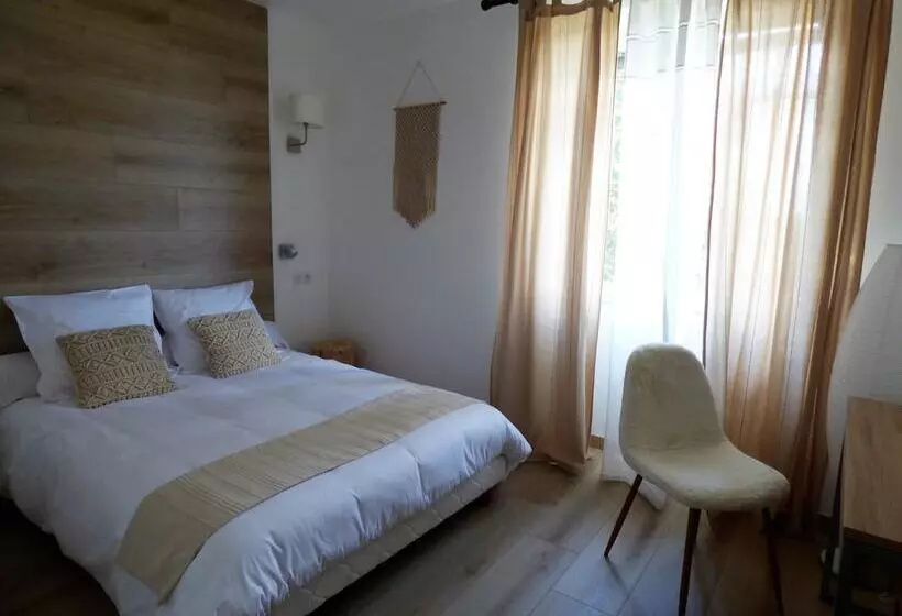 Majatalo Les Hauts De Malirat