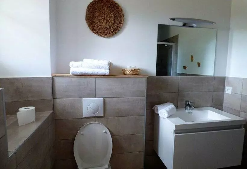 Majatalo Les Hauts De Malirat