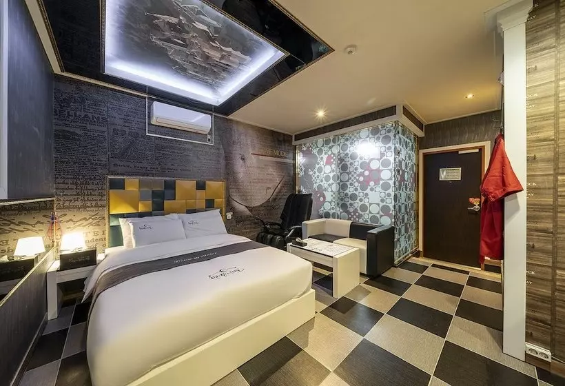 ホテル Sky Opening Drivein Muintel