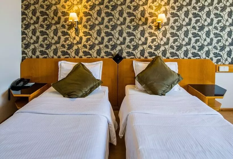 Отель Assos Eden Gardens