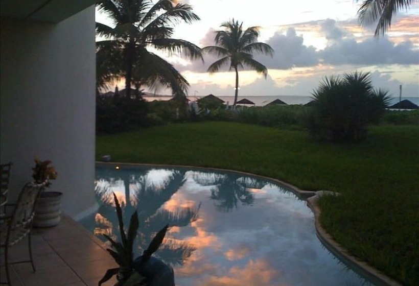 هتل Coral Gardens On Grace Bay