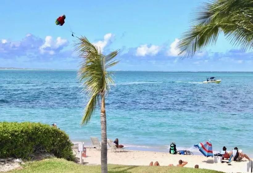 هتل Coral Gardens On Grace Bay