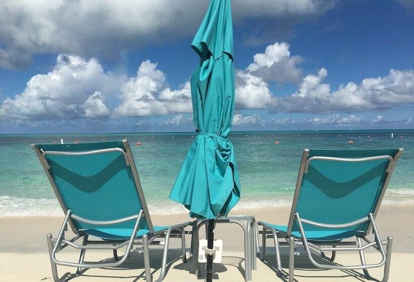 هتل Coral Gardens On Grace Bay