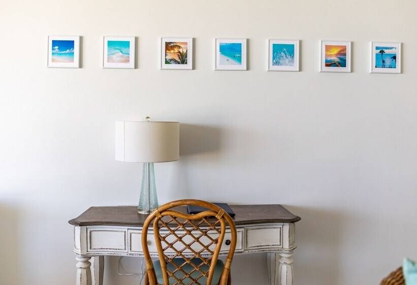 هتل Coral Gardens On Grace Bay