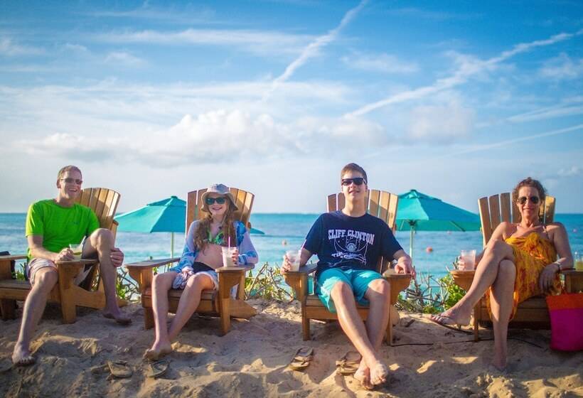 هتل Coral Gardens On Grace Bay