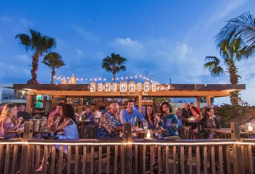 هتل Coral Gardens On Grace Bay