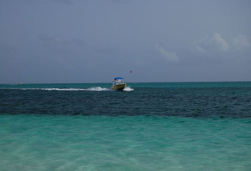 هتل Coral Gardens On Grace Bay